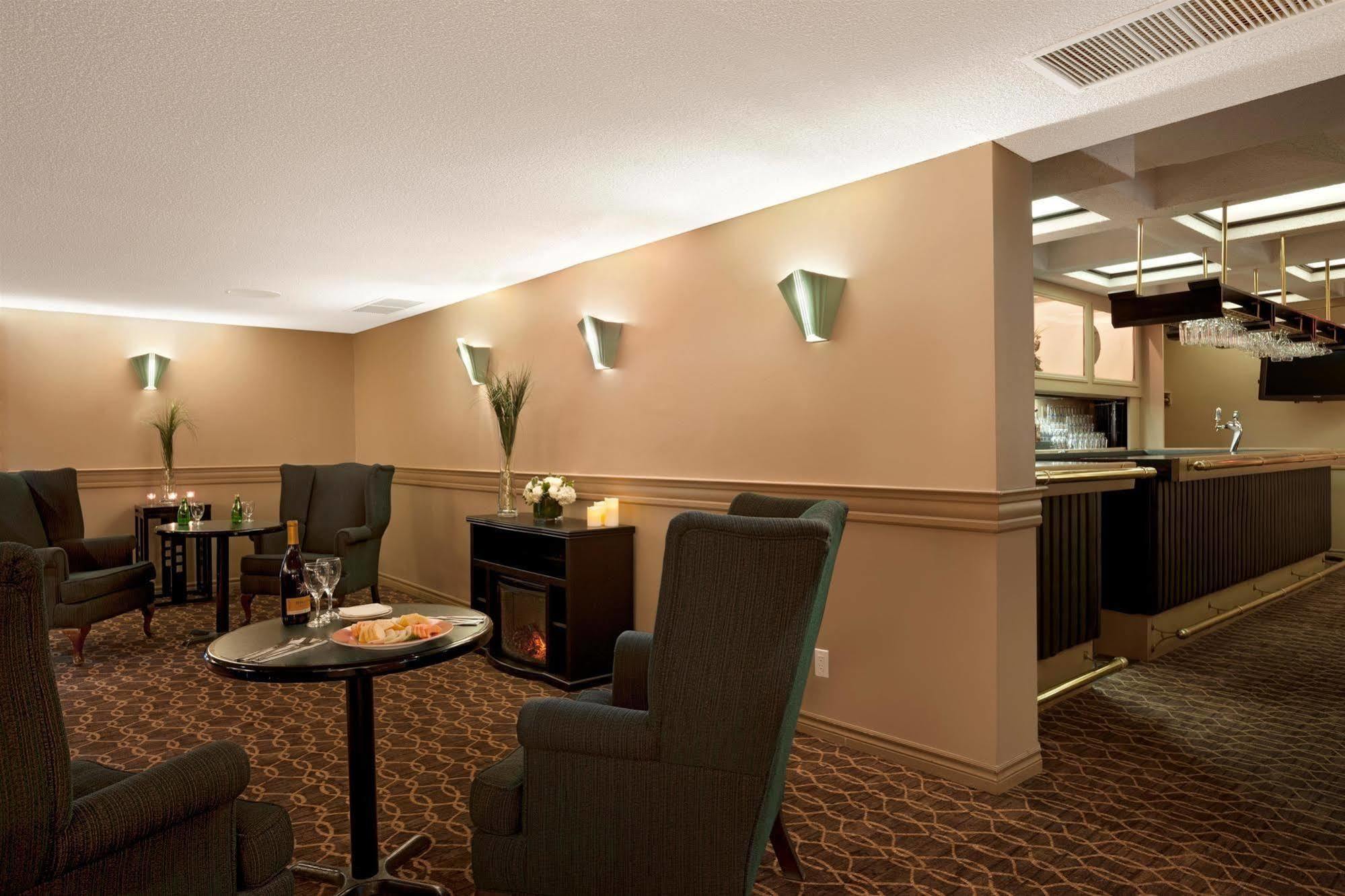 Travelodge By Wyndham Ottawa West Bagian luar foto