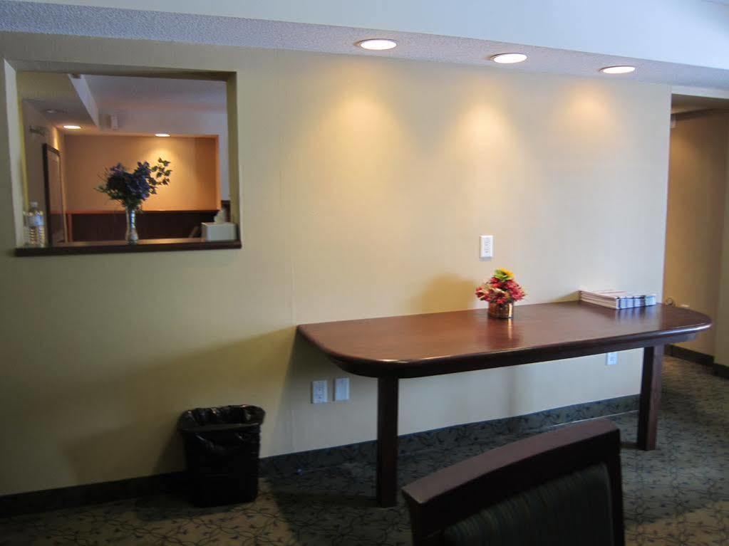 Travelodge By Wyndham Ottawa West Bagian luar foto