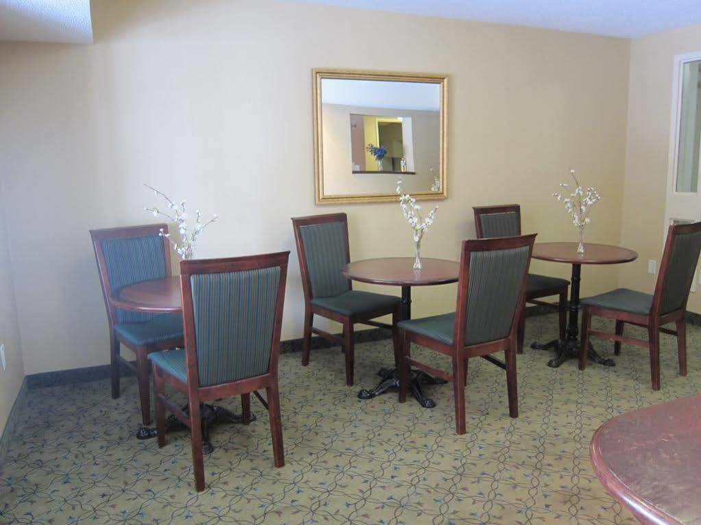 Travelodge By Wyndham Ottawa West Bagian luar foto
