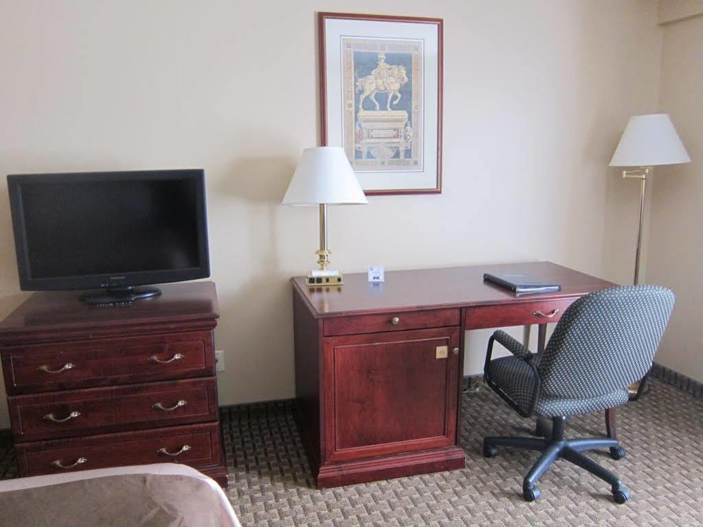 Travelodge By Wyndham Ottawa West Bagian luar foto